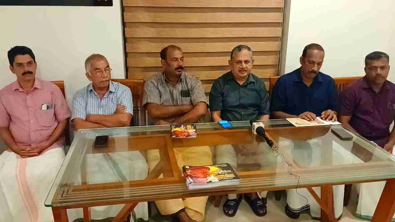 കോക്കാട് മുച്ചിലോട്ട് പെരുങ്കളിയാട്ടം പത്രസമ്മേളനം നടത്തി.  image
